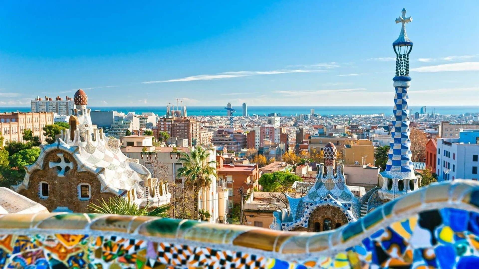 Barcelona en un día: Sagrada Familia, Park Güell y Barrio Gotico. Excursion para Grupos Reducidos - In out Barcelona Tours