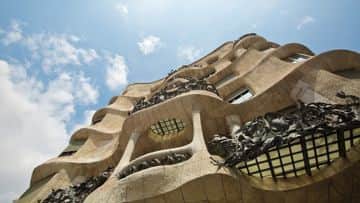 Barcelona Highlights and Sagrada Familia Small Group Half Day Tour - In out Barcelona Tours