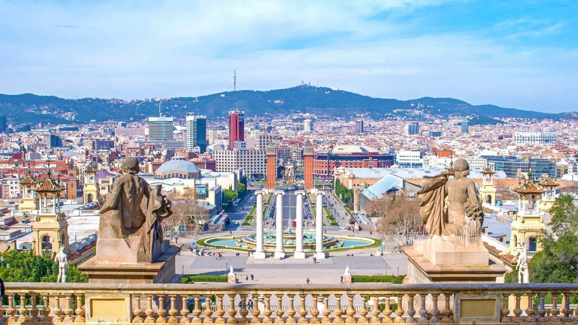 Barcelona Highlights Sightseeing and Gothic Quarter Small Group Half Day Tour - In out Barcelona Tours