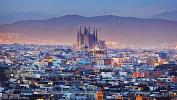 Barcelona Old Town with Montjuic Castle, Cable Car and Magic Fountain Show Private Tour - In out Barcelona Tours