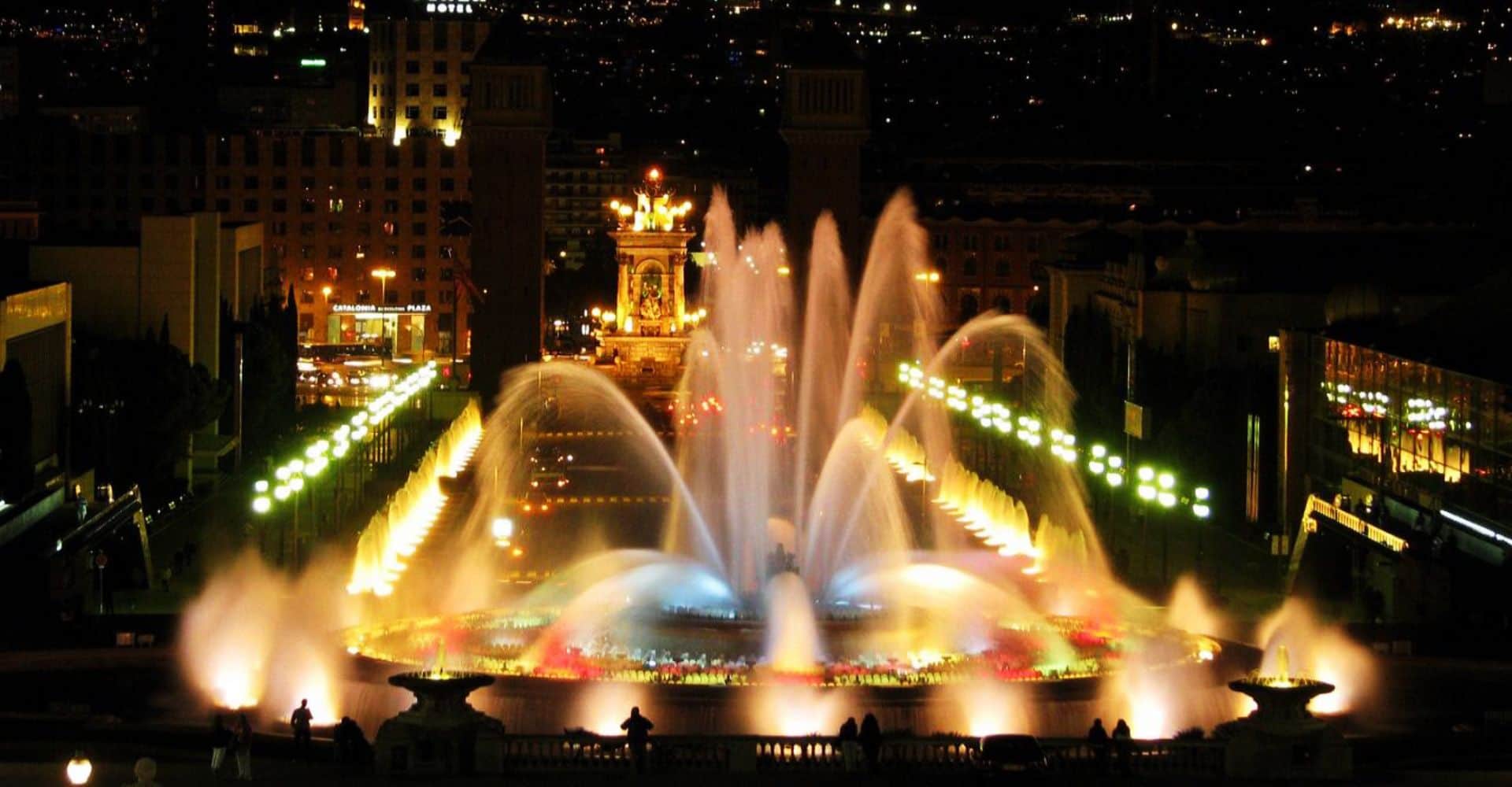 Barcelona Old Town with Montjuic Castle, Cable Car and Magic Fountain Show Small Group Tour - In out Barcelona Tours