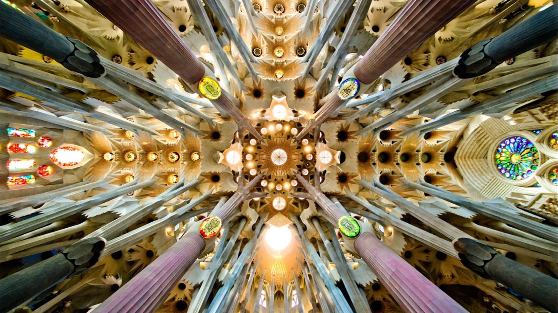 Sagrada Familia Visita Guiada en Grupo Reducido - In out Barcelona Tours
