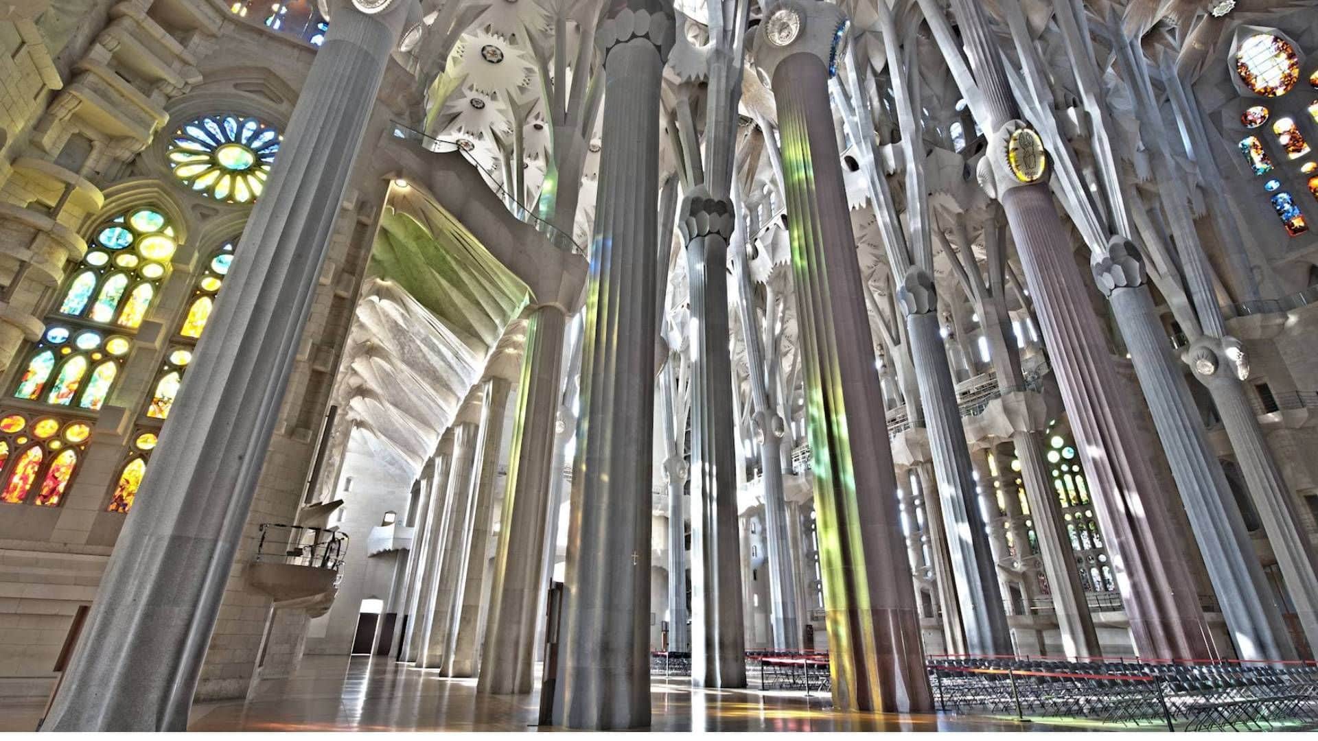 Visita Guiada Sagrada Familia y Park Güell en Grupo Reducido - In out Barcelona Tours