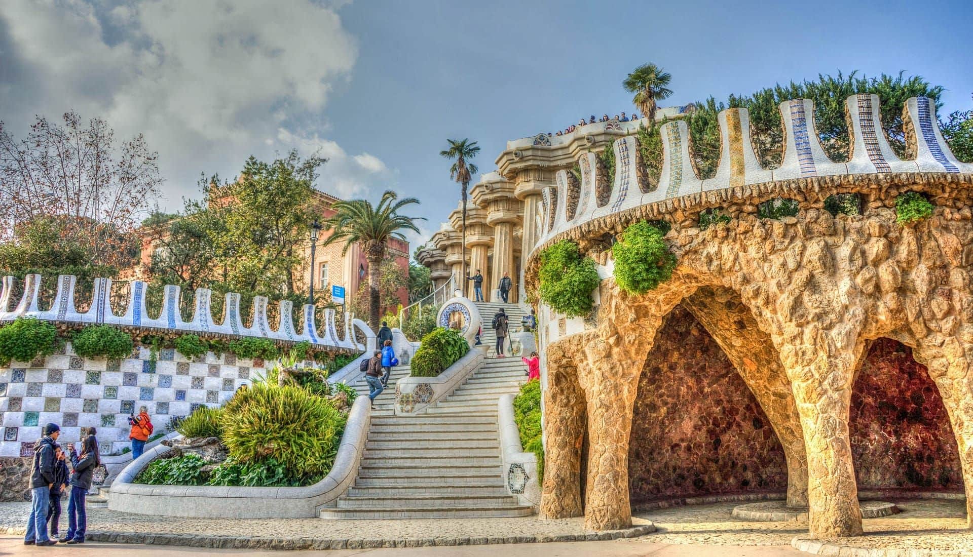 Barcelona Highlights with Visit to Park Güell Private Full Day Tour - In out Barcelona Tours