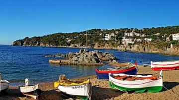 Costa Brava and Medieval Girona Small Group day Tour from Barcelona - In out Barcelona Tours