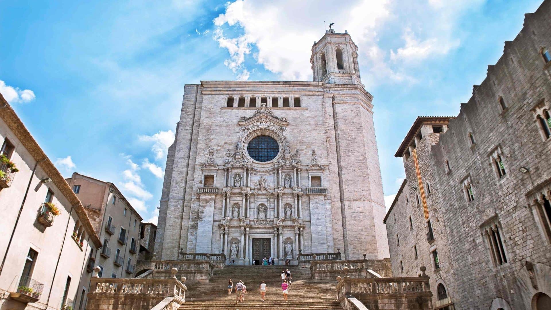 Medieval Girona and Dali Museum in Figueres Small Group Day Tour from Barcelona - In out Barcelona Tours