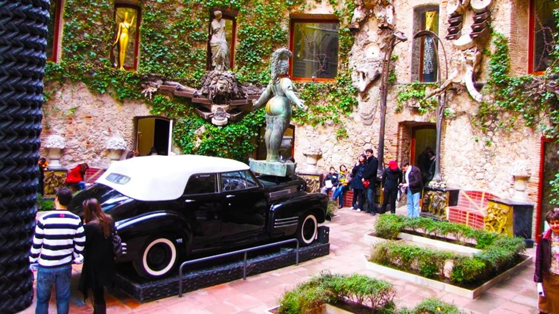 Dalí Museum, Figueres and Cadaqués Dali House Small Group Day Tour - In out Barcelona Tours