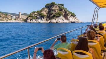 Tour privado de Costa Brava y Tossa de Mar con paseo en barco panorámico. Excursion de un dia - In out Barcelona Tours