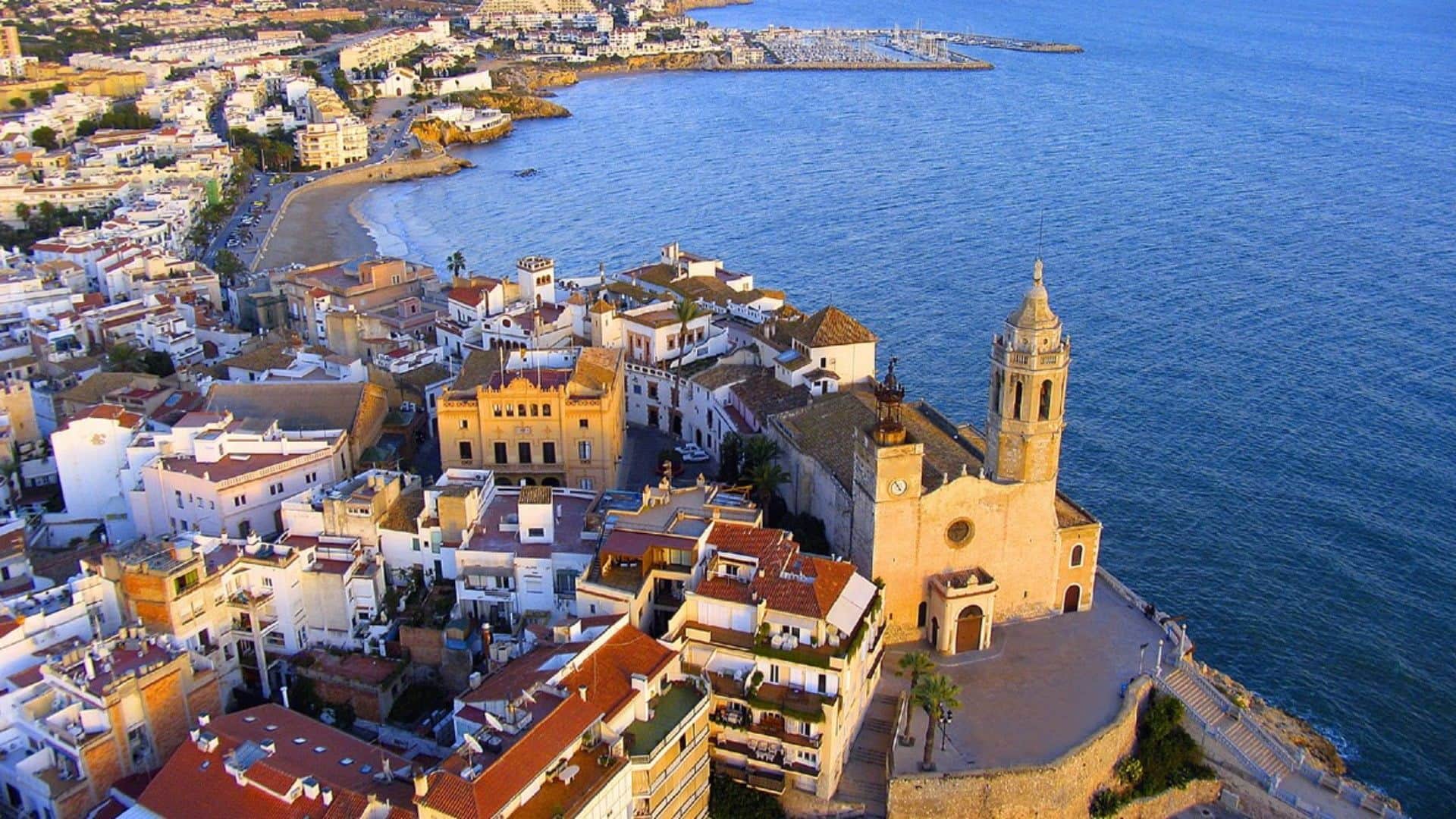 Roman Tarragona and Mediterranean Sitges Private Day Tour - In out Barcelona Tours