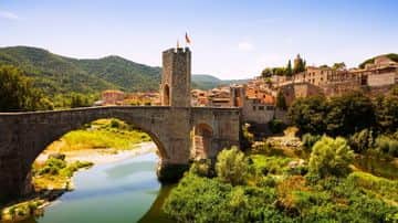 Tour Besalú, Vic y pueblos Medievales desde Barcelona. Excursion para Grupos Reducidos - In out Barcelona Tours