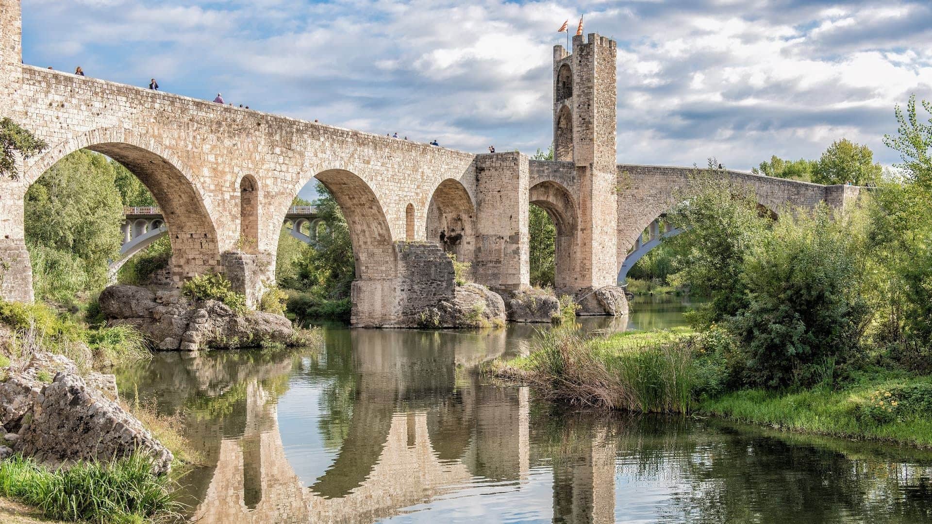 Besalú and three Medieval Towns Full Day Private Tour - In out Barcelona Tours