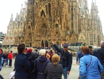 Barcelona Highlights Interactive Small Group Virtual Tour - In out Barcelona Tours